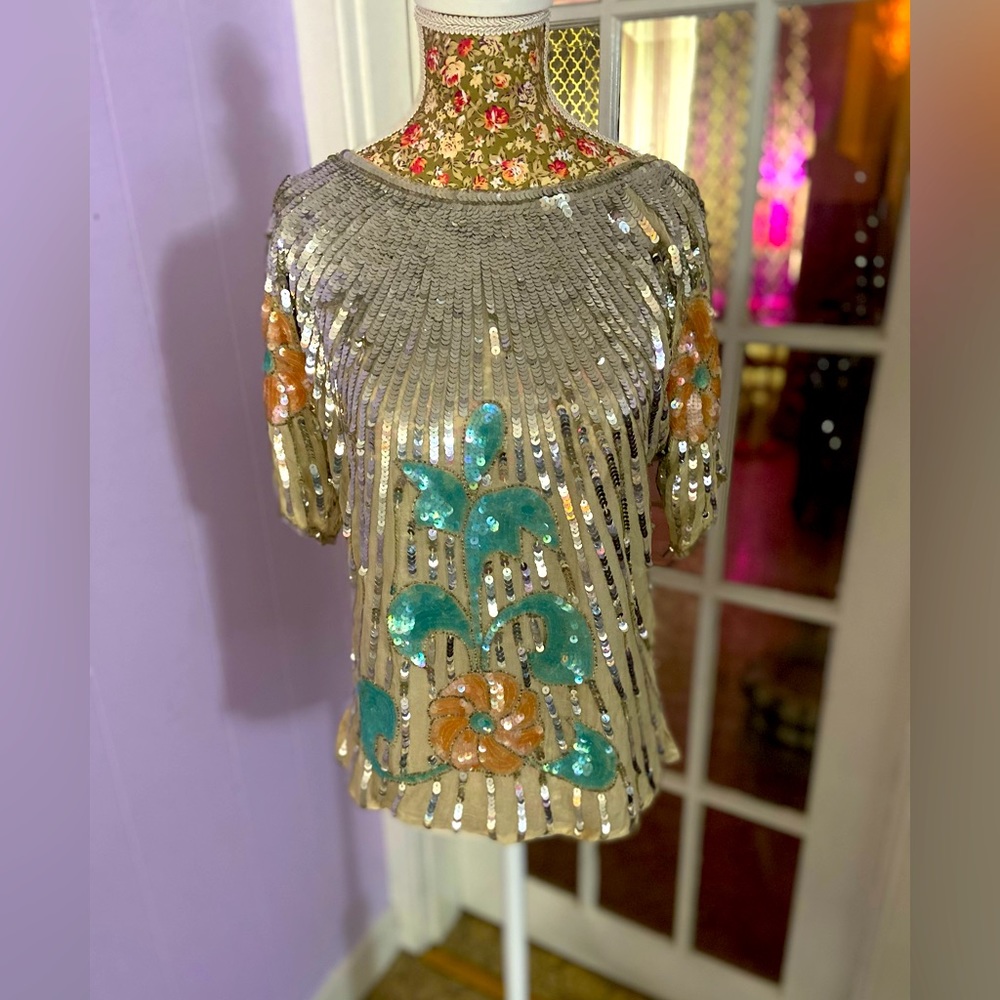 Beautiful, sequin, vintage top!